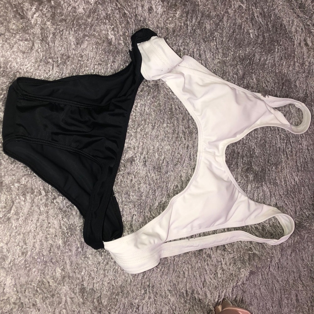 Black white bathing suit